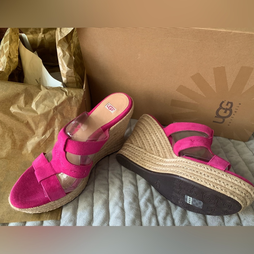 UGG Tawnie Suede sandal in Size 7.5 HOT PINK